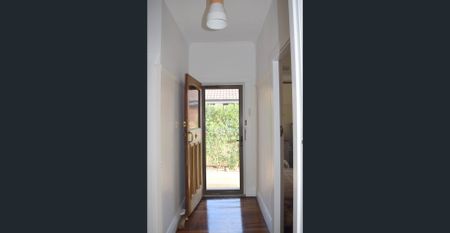 CHARM & STYLE IN THE HEART OF HISTORIC MORPETH - Photo 2