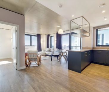 3 Bedroom Apartment - Photo 2