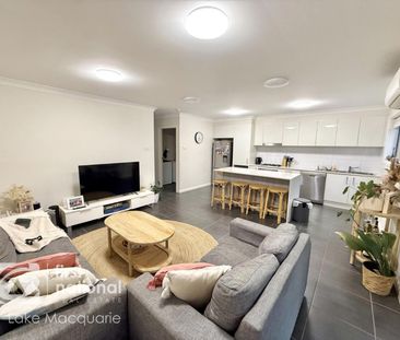 3 Air Conditioners, Outdoor Entertaining & No Lawn Maintenance! - Photo 2