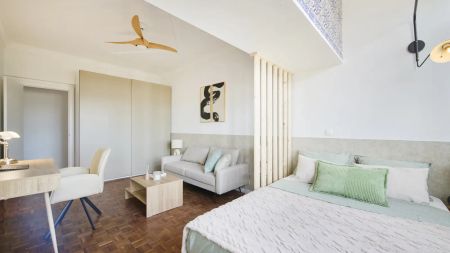 Room in a shared 9-bedroom apartment for rent in Lisbon, no bills included - Photo 5
