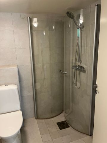 Aronsbergsvägen, Olofstorp - Photo 5