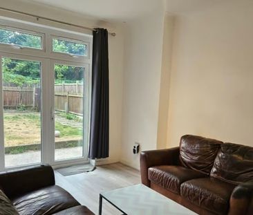 Room in a Shared House, St Leonard Street Croydon, CR0 - Photo 3