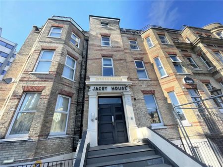 3 bedroom apartment to rent - Photo 3