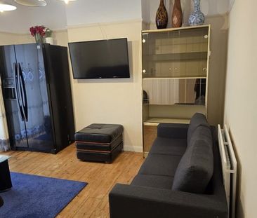 Room in a Shared House, Fieldend Road, SW16 - Photo 6