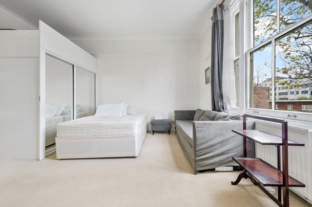 Studio to rent - Photo 1