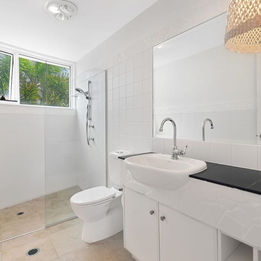 2/105 Albatross Avenue, Mermaid Beach, Qld 4218 - Photo 1