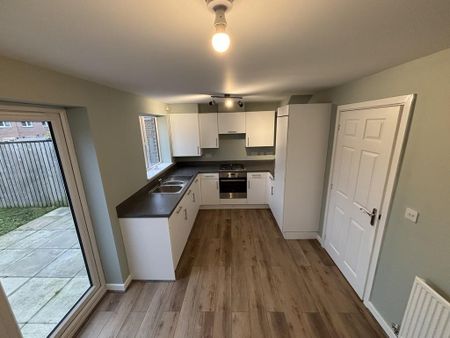 3 bedroom semi-detached house to rent - Photo 4