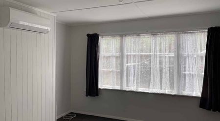 Sunny Two Bedroom Flat - Photo 3