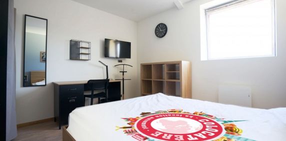 ST PIERRE LES DAMES Roommate 4 Bedrooms at Reims - Photo 2