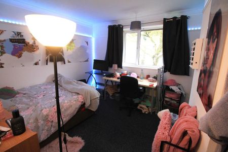 4 bedroom terraced house to rent - Photo 5