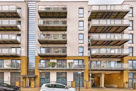 A modern apartment, close to Battersea Park - Photo 2