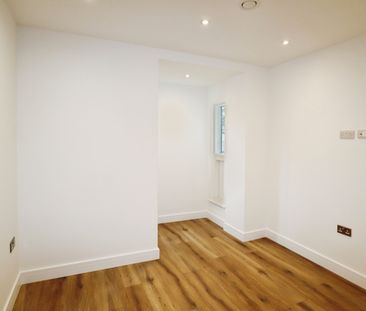 2 bedroom Flat To Let - Photo 3