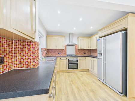 3 bedroom semi-detached house to rent - Photo 5