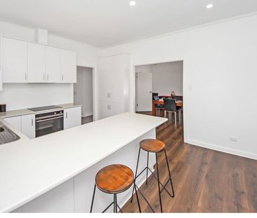 Magnificent family home, one not too miss! - Photo 3