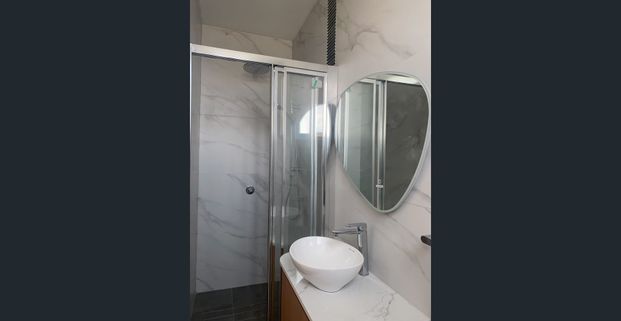 'brand new' studio-style flat - Photo 1