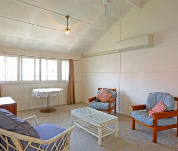 Fully furnished apartment in a convenient setting - Photo 5