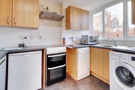 6 bedroom terraced house to rent - Photo 4