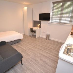 Studio to rent - Photo 2