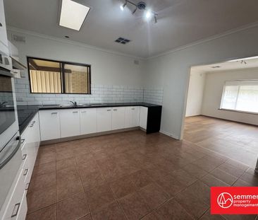 3 BEDROOM FAMILY HOME - MINUTES TO THE BEACH - Photo 5