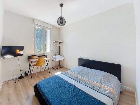 Location / Duplex - Photo 5