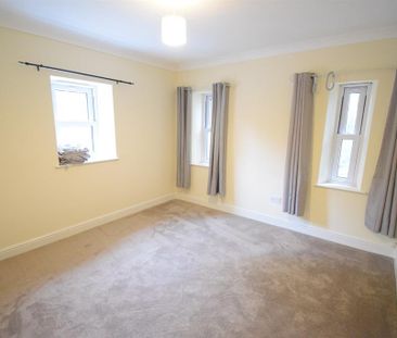 3 bedroom apartment to rent - Photo 2