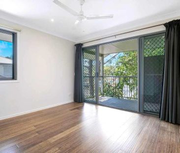 “Modern Townhouse in Prime Location” - Photo 2