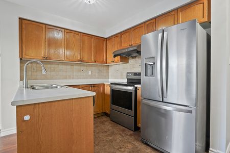 For Lease - 334 Sparrow Circle, Pickering, Ontario - Photo 3