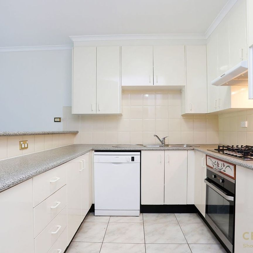 Deposit Taken - Two Bedroom Apartment Close to Royal North Shore Hospital - Photo 1