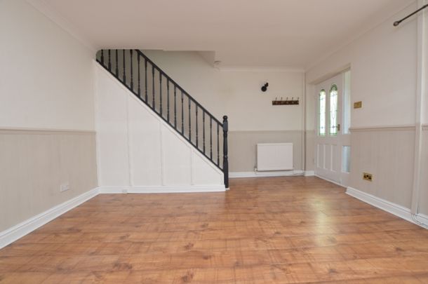 3 Bedroom Semi-Detached House - Photo 1