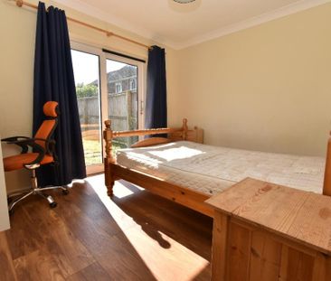 4 bedroom semi-detached house to rent - Photo 4