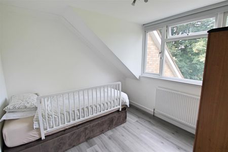 3 bed duplex to rent in Brooke Way, Bushey, WD23 - Photo 3