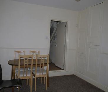 Newly refurbished 6 bedroom house - Photo 2