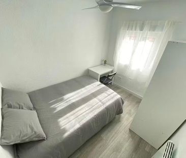 Calle de Concepción de la Oliva, Madrid, Community of Madrid 28021 - Foto 2