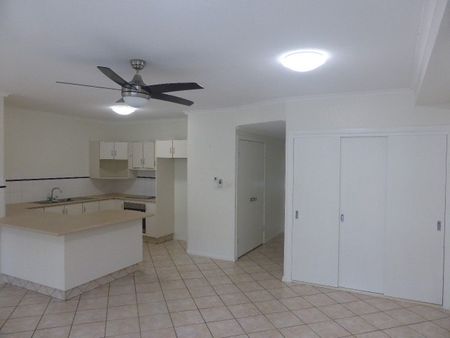 Modern 2 bedroom and close to the city! - Photo 2