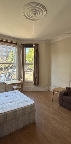 Studio to rent - Photo 1