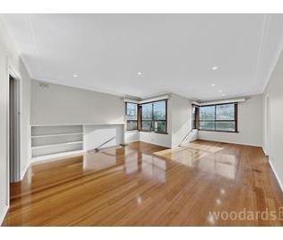 Location & Low Maintenance Family Home - Photo 5