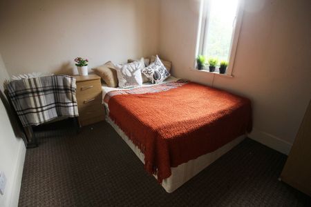 5 Bed - 2 Headingley Crescent, Headingley, Leeds - LS6 3EH - Student - Photo 5