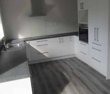 Bright and Airy - Photo 4