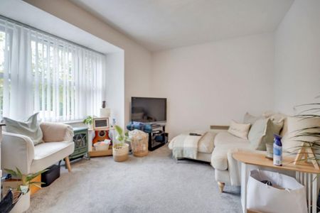 2 bedroom mews to rent - Photo 2