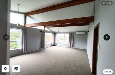 Charming 3BR Home in Tawa, Wellington - Photo 4