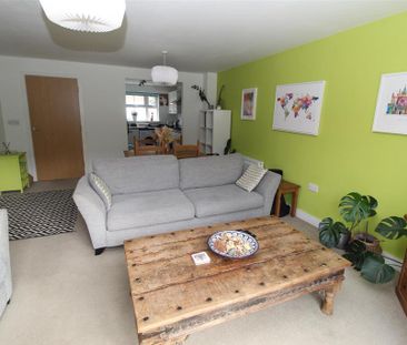 3 bedroom terraced house to rent - Photo 2