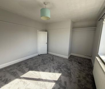 3 bedroom flat to rent - Photo 3