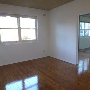 Convenient One Bedroom Apartment - Photo 3