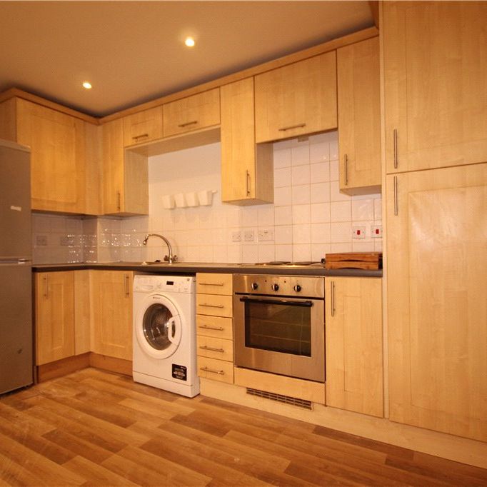 Rectory Court, Walnut Tree Close, Guildford, Surrey, GU1 4RX - Photo 1