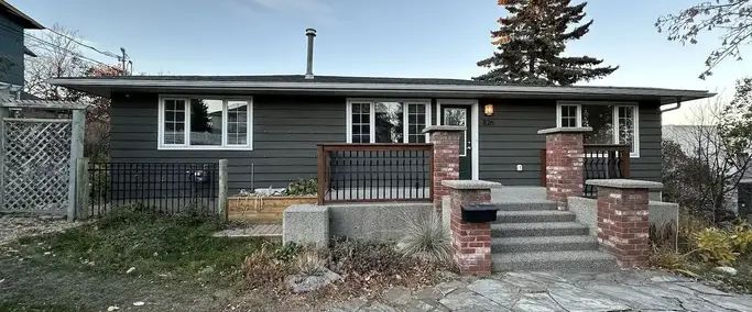 Cozy 3 Bdrm Suite in Ramsay | Calgary - Photo 1