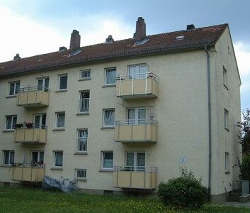 Wohnen im Grünen – sanierte 3-ZW mit kleinem Balkon - Photo 1