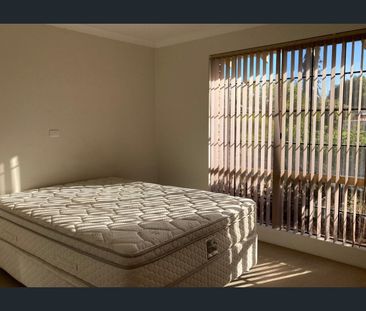 Charming Home! - Photo 3