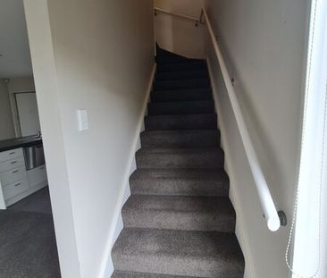 MODERN WARM TWO BEDROOM TOWNHOUSE – HEATPUMP – DOUBLE GARAGE - Photo 2