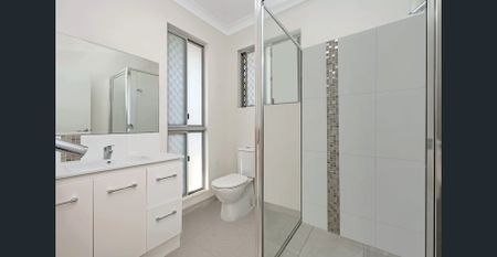 Modern 3 Bedroom Home with Media Room & Study - Photo 3