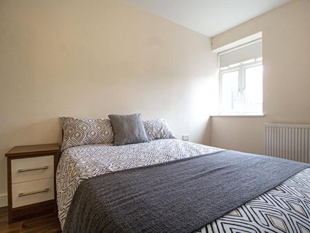 3 bedroom apartment to rent - Photo 3